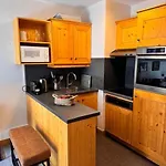 Standing 5* Arc 1950 Apartment *