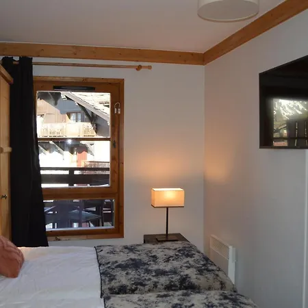 Standing 5* Arc 1950 Apartment